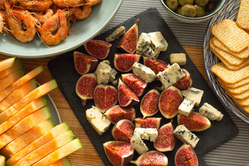 figs and blue cheese for wine
