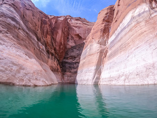 Fototapeta na wymiar Beautiful Lake Power in between Utah and Arizona