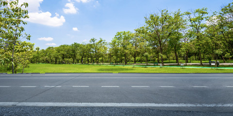 Empty highway asphalt road and beautiful sky in landscape green park - obrazy, fototapety, plakaty