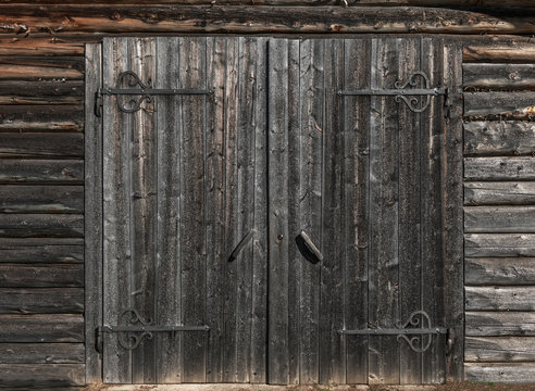 wooden gate old village barn