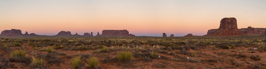 Fototapeta na wymiar Panorama of Monument Valley in the Evening