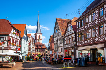 Altstadt mit Kirche, Lohr am Main, Bayern, Deutschland 