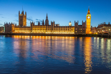 Fototapeta na wymiar big ben and houses of parliament in london