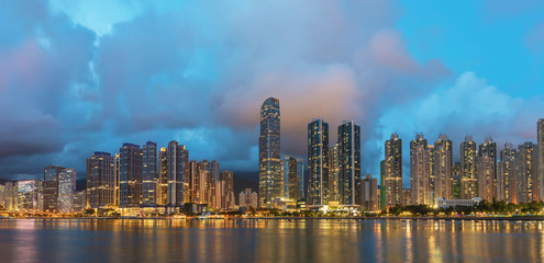 Fototapeta premium Panorama of skyline and Harbor of midtown of Hong Kong city at dusk