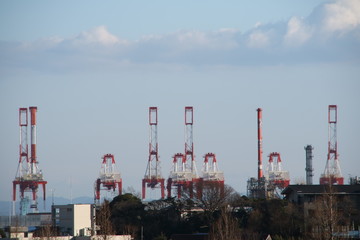 Fototapeta na wymiar 横浜にある工業地帯の煙突　