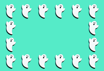 青緑バックの縁に白いオバケを沢山並べてコピースペースもあります