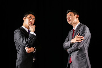 議論をする二人のビジネスマン