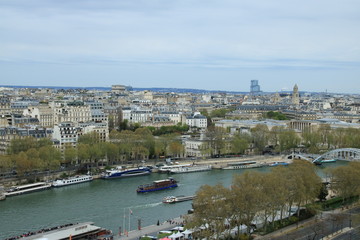 Fototapeta na wymiar エッフェル塔からパリの眺め