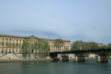 Fototapeta na wymiar パリ・セーヌ川からの風景