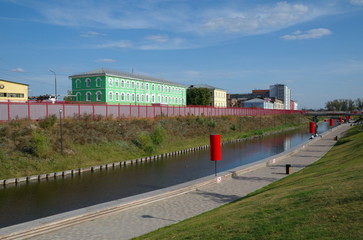 Fototapeta na wymiar Kazanskaya embankment on a Sunny day. Tula, Russia