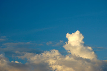 Fototapeta na wymiar Beautiful blue sky with clouds background