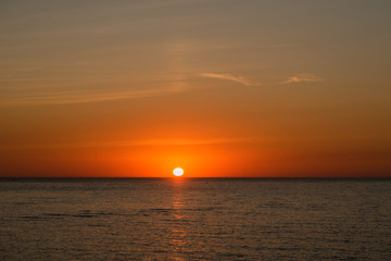 Atardecer anaranjado en el mar, Andalucía, Cádiz