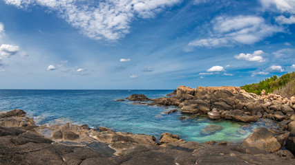 Fototapeta na wymiar Beautiful seascape with clear water and blue sky with clouds. Sri Lanka.