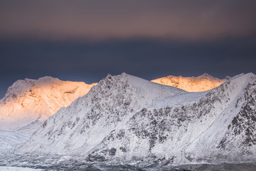Kolory Spitsbergenu o zachodzie słońca