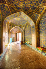 Fototapeta na wymiar Awesome vaulted arch passageway in Sheikh Lotfollah Mosque, Iran