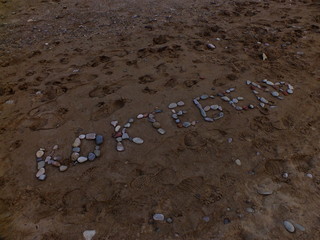 надпись из камней Коктебель 