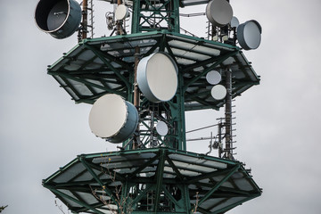 High transmitter mast for mobile services or secret services
