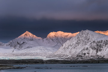 Kolory Spitsbergenu o zachodzie słońca © blackspeed