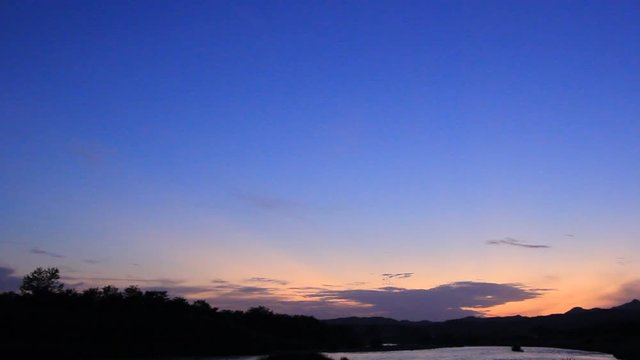 秋　夕日　夕暮れ　川の流れ　日本の自然風景