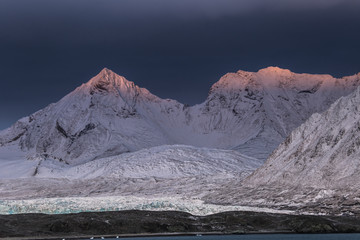 Kolory Spitsbergenu o zachodzie słońca © blackspeed
