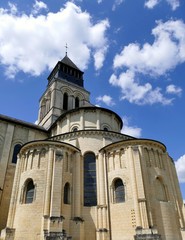 Vue rapprochée de l’abside de l’église de l’Abbaye royale Notre-Dame de Fontevraud