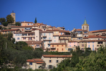 Fototapeta na wymiar village de Tourrettes