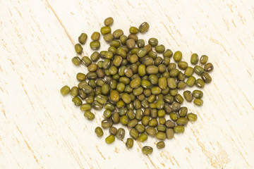 Dry raw beans mung for cooking