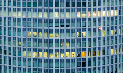 Obraz premium The windows of the skyscrapers that open and close the curtain
