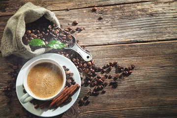 Foto op Plexiglas Koffie Kopje espresso met koffiebonen