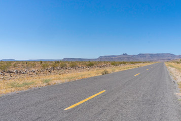 Fototapeta na wymiar road through desert
