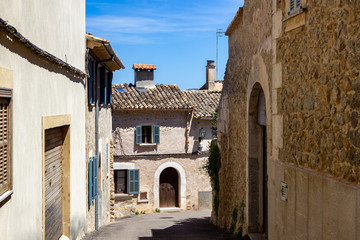 Fototapeta premium Small roads and houses in the village Campanet in the north of Mallorca