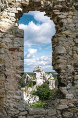 góry Świętokrzyskie ruiny zamku © rpetryk