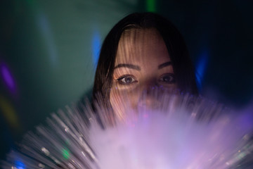 Frau testet neue Dimensionen aus