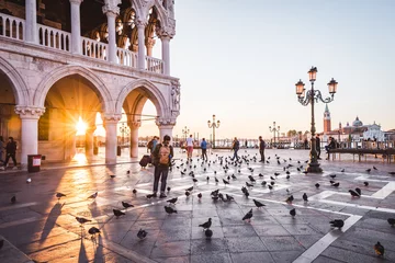 Foto op Canvas Zonsopgangmening van piazza San Marco, Dogenpaleis (Palazzo Ducale) in Venetië, Italië. Architectuur en mijlpaal van Venetië. Zonsopgang stadsgezicht van Venetië. © Ekaterina Belova
