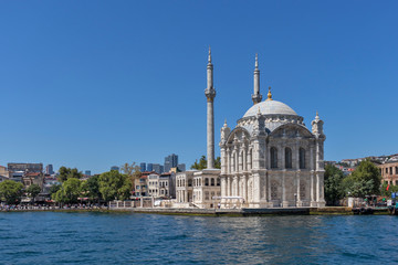 Fototapeta na wymiar Buyuk Mecidiye Camii - Ortakoy Mosque in city of Istanbul