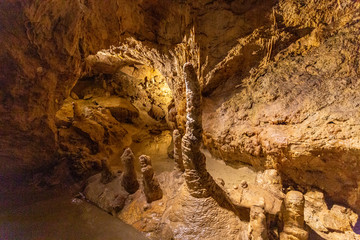 Pálvölgyi cave in Budapest