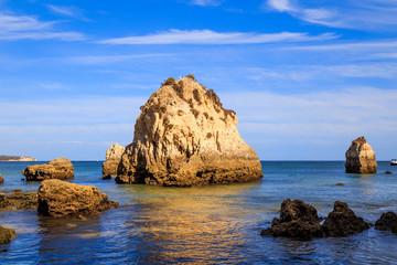 Naklejka premium Rocher et paysage paradisiaque du Portugal