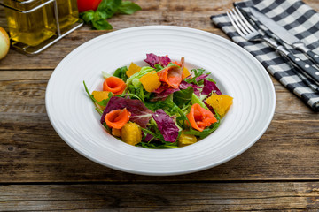mixed salad with salmon and orange