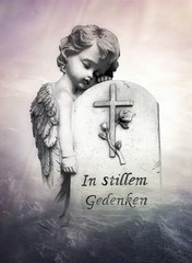 Angel with gravestone. Text: Im stillen Gedenken - In silent remembrance