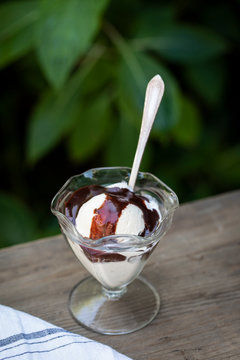 Vanilla ice cream with chocolate sauce