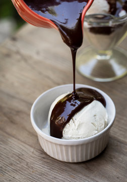Vanilla ice cream with chocolate sauce