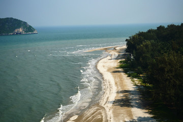 Obraz premium Aerial view of beach and sea at Laem Sala Beach , The white wave bubbles in the green water splash the brown sand, Khao Sam Roi Yot National Park , Thailand