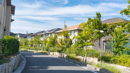 晴れた日の住宅街の風景