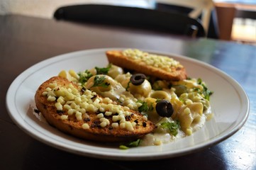 Pasta with white sauce and cheese