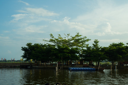 Tilok Aram Temple is located in the island centered of Kwan Phayao which stands by Luang Por Sila. This temple had been underneath over 500 years at Phayao , North of Thailand.
