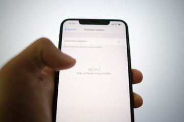iPhone that updates iOS 13 on the new operating system screen, which will be released in the fall of 2019.