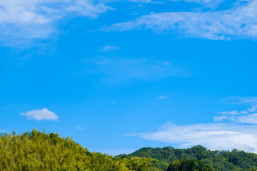 【写真素材】 青空　空　雲　秋の空　背景　背景素材　9月　コピースペース　