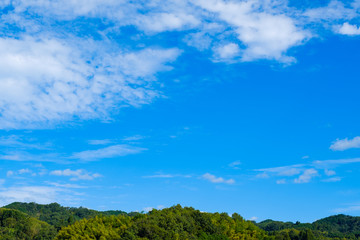 【写真素材】 青空　空　雲　秋の空　背景　背景素材　9月　コピースペース　