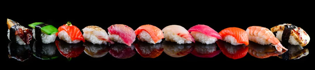 Fotobehang sushi set nigiri op een zwarte achtergrond © smspsy