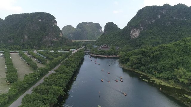 Stock 4k: Trang An rowboats cave tours on river and beautiful mountains view, Ninh Binh, Vietnam. Trang An is UNESCO World Heritage Site, famous places in Vietnam, one of the most popular destinations